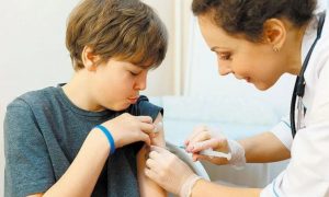 Госдума запретит подросткам отказываться от вакцин и колоть ботокс