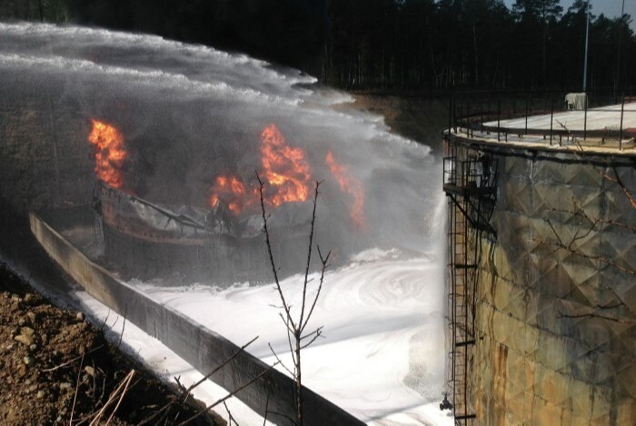 В Брянской области полыхают резервуары с нефтепродуктами 