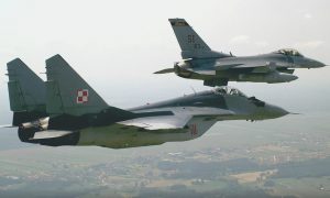 ВВС Польши экстренно подняли в воздух истребители после падении ракет