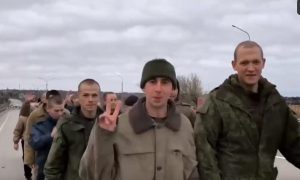 «Били током и угрожали кастрацией»: освобожденные из плена российские солдаты рассказали о зверствах ВСУ
