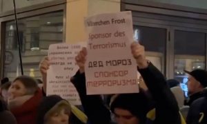 Дед Мороз, уходи: украинские беженцы в Германии требуют запретить российский символ Нового года