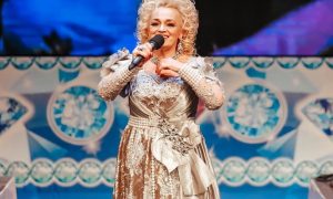 Сестра вынуждена выживать на 15 тысяч рублей: почему Надежда Кадышева отвернулась от семьи