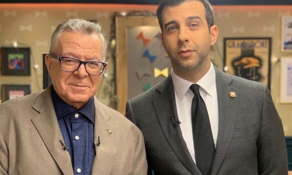 Андрей Ургант: «Иван не появляется на тусовках, где идиоты-артисты гуляют в расшитых золотом костюмах» Андрей Ургант: «Иван не появляется на тусовках, где идиоты-артисты гуляют в расшитых золотом костюмах»