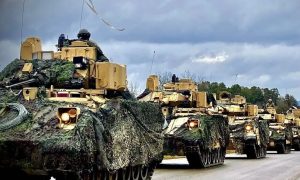 НАТО стянула к российским границам 30-тысячную группировку войск - Шойгу
