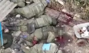 Появилось видео предполагаемого расстрела российских военных