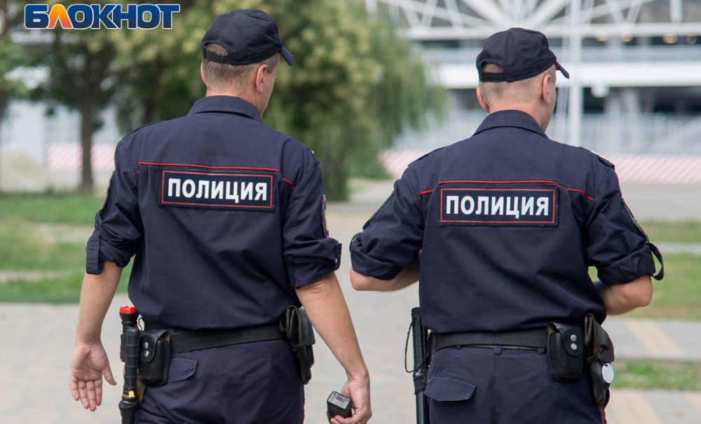В Таганроге полицейский прострелил себе руку во время проверки пистолета 
