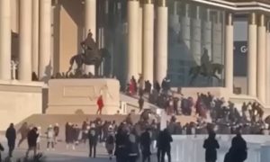 В Монголии протестующие штурмом взяли Дворец правительства