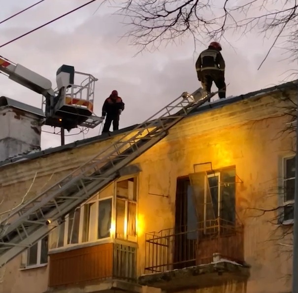 "Нет ни пола, ни крыши": в жилом доме в Ярославле прогремел взрыв газа