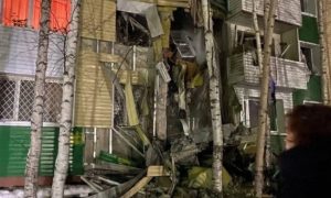 Взрыв газа обрушил подъезд жилого дома в Нижневартовске