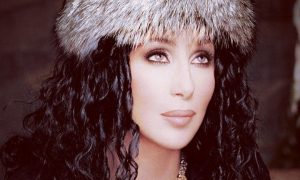 76-летняя певица Шер получила предложение руки и сердца от любовника, который младше ее на 40 лет