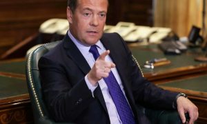 Медведев назвал противников СВО “врагами народа” и потребовал запретить им въезд в Россию