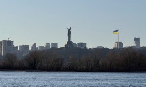 Украинские власти сообщили о мощных взрывах в Киеве