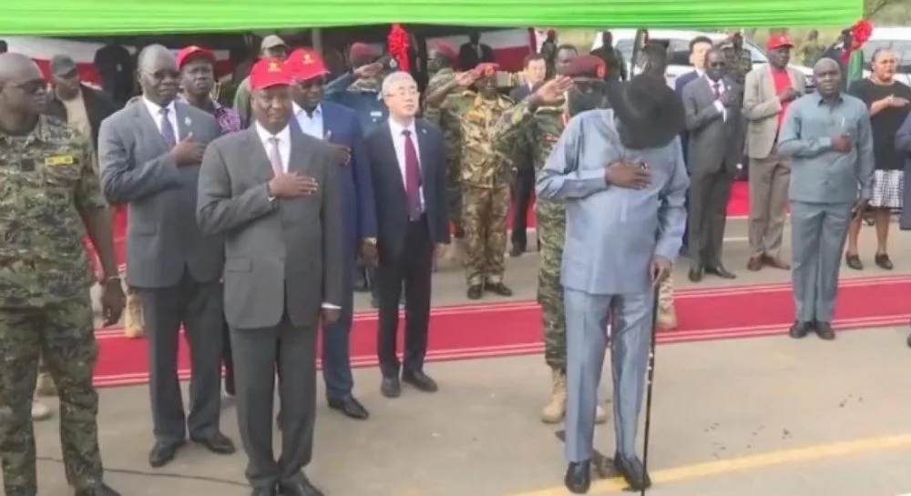 Такого не ожидал никто: президент Южного Судана обмочился в самый неподходящий момент 
