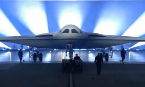 В США представили новейший стратегический бомбардировщик B-21 Raider. Что Россия может противопоставить разработке