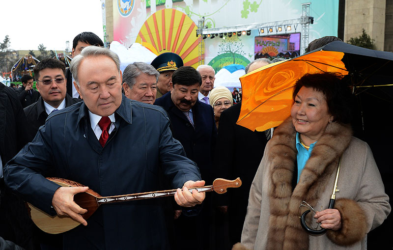 В Казахстане бывшего президента оставили без статуса елбасы. Что это значит для Назарбаева и его клана