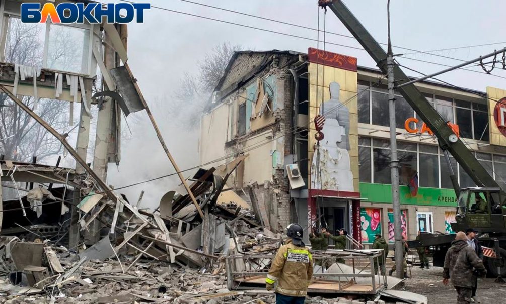 Аптека сложилась как карточный домик: журналист «Блокнота» снял на видео последствия удара по Донецку 