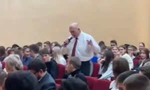 “Будешь подыхать на улице - вспомнишь”: рязанский депутат шокировал школьников мотивационной речью