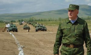 Универсальный солдат: что известно об Олеге Макаревиче, которого называют новым командующем ВДВ, и почему Михаил Теплинский отправлен в отставку
