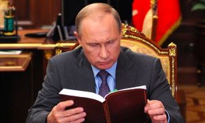 Путин поддержал идею вернуть в школьную программу советскую военную литературу