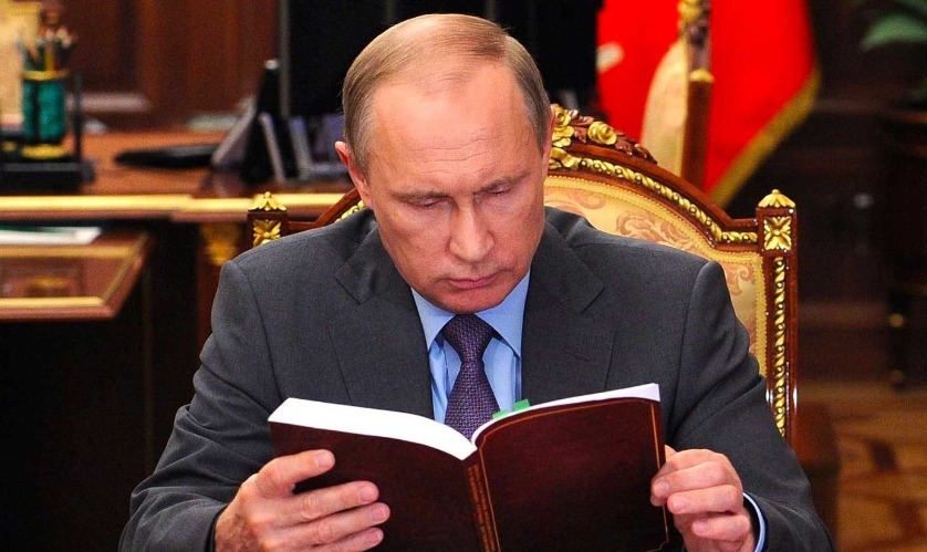Путин поддержал идею вернуть в школьную программу советскую военную литературу 