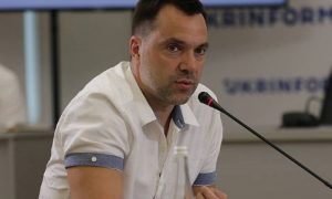 Арестович рассказал о бегстве украинских боевиков под Соледаром
