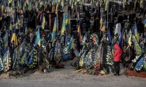 Потерь нет!? Тайные съемки венгерского журналиста кладбищ на Украине вызвали шок
