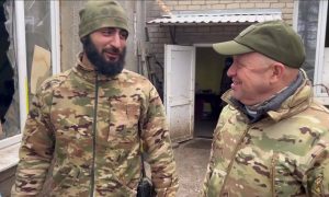 Появилась совместная фотография Пригожина и отмеченного медалью за взятие Соледара Гаспаряна, которого ранее наградил Путин