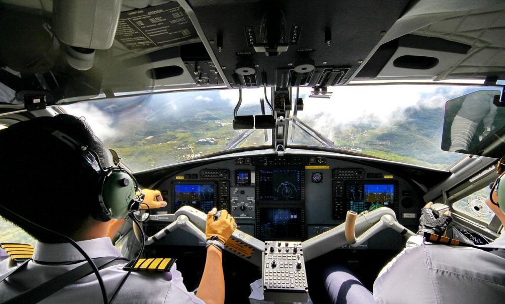 Опасность слишком велика: почему для полетов на форум в Давос нанимают непривитых от COVID-19 пилотов 