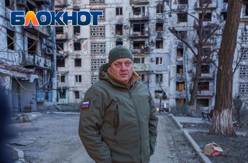 «Русскоговорящие люди на Украине, вы, правда, хотите, чтобы так было с каждым вашим городом?»: Олег Пахолков из двора в Мариуполе обратился к украинцам