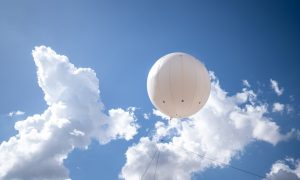 В небе над Киевом заметили неопознанный воздушный шар