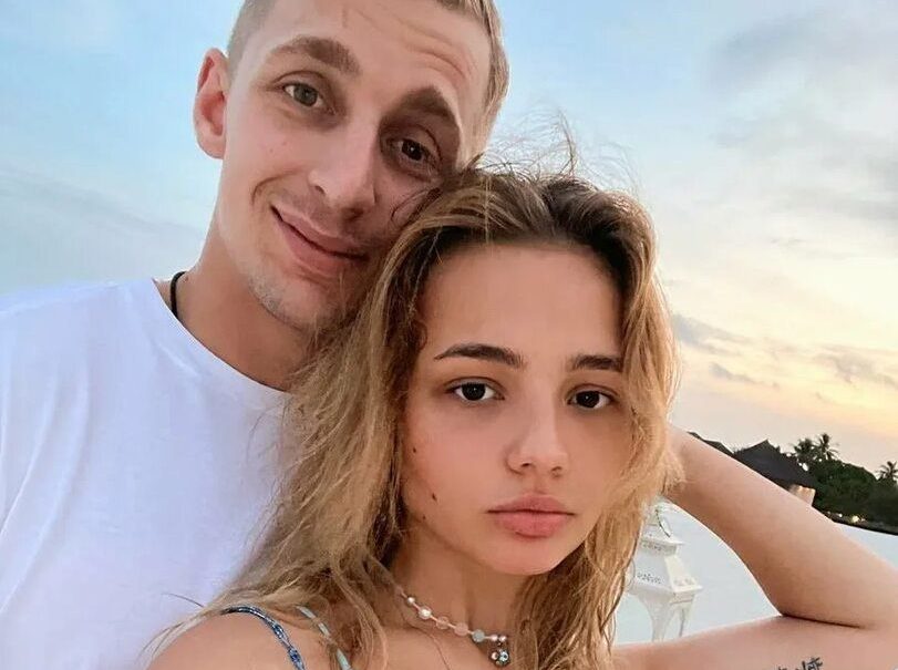 Саша Стоун о предстоящей свадьбе с Валей Карнавал: «Кажется, это событие ждет чуть ли не вся Россия» Саша Стоун о предстоящей свадьбе с Валей Карнавал: «Кажется, это событие ждет чуть ли не вся Россия»