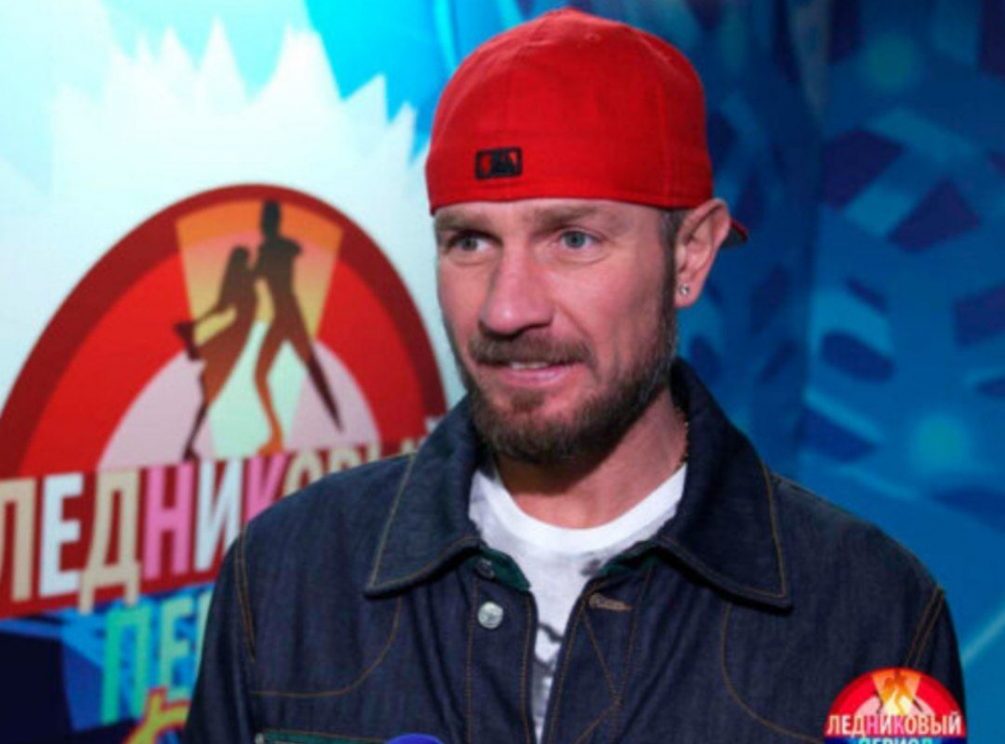 Гангрена прогрессирует: Роману Костомарову вместо пальцев могут ампутировать левую ногу