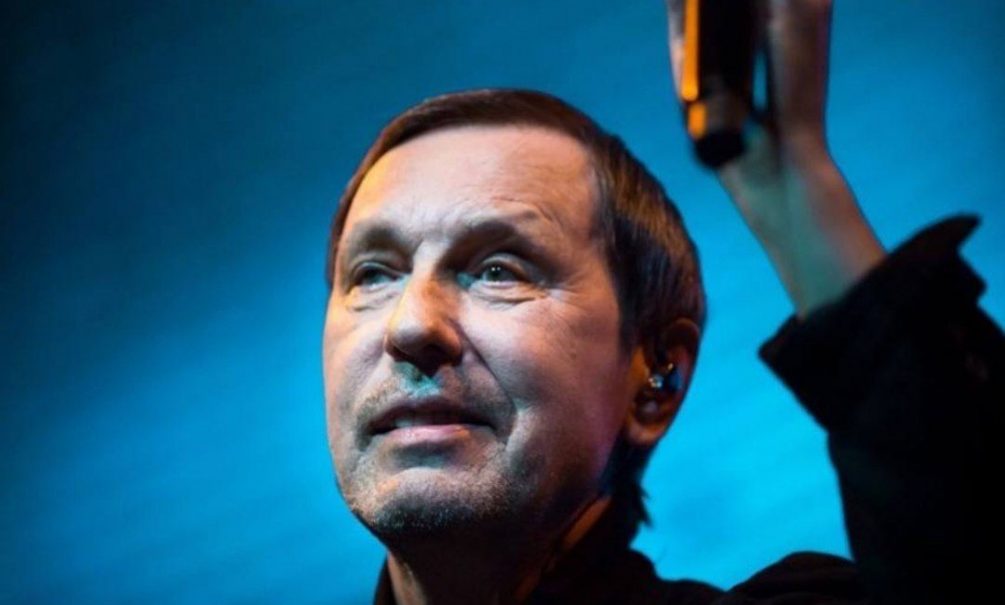 Повторял «Где я?», исполнил две песни и ушел со сцены: Николай Носков сорвал концерт в Перми Повторял «Где я?», исполнил две песни и ушел со сцены: Николай Носков сорвал концерт в Перми