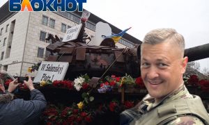 Российский танк в цветах. О неожиданной акции в Берлине рассказал 