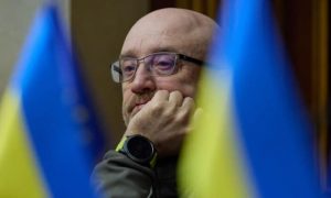 Битва за министра обороны: отставка Резникова вызвала острый конфликт во властных структурах Украины