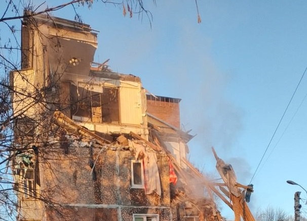 В Тульской области взрывом газа разрушило подъезд пятиэтажки: есть погибшие 