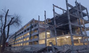 Стахановцы под обстрелом: в новых российских регионах строят дома, храмы и университет