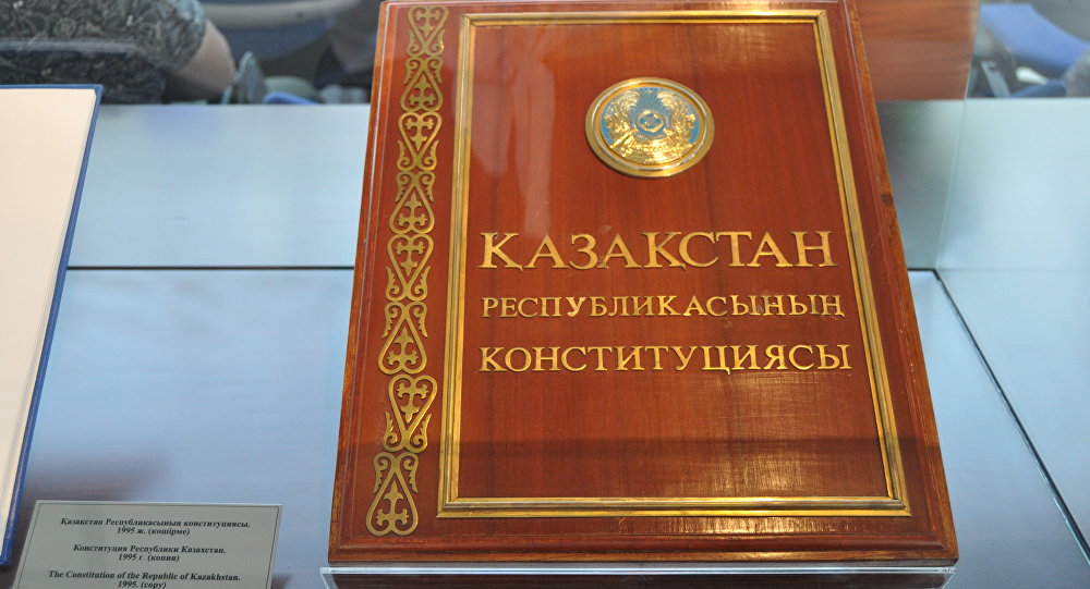 Казахстанские депутаты не смогли без ошибок и запинаний принести присягу 