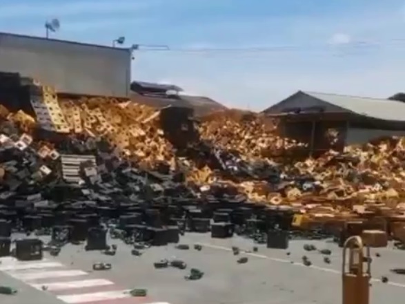 Мощное землетрясение в Эквадоре уничтожило крупнейший в стране пивной склад 