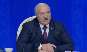 Лукашенко «простил» лесбиянок и назвал геев «извращенцами»