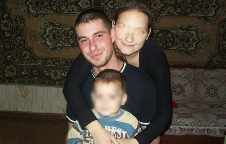 «Жег руки над плитой и заставлял стоять голым под магазином»: в Таганроге отец-садист 6 лет издевался над сыном 