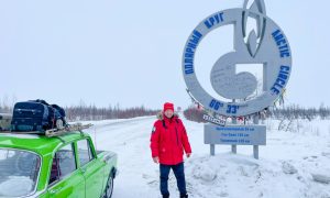 «То печка не работает, то педаль сцепления отвалится»: самарец совершил путешествие в Арктику на 40-летнем «Москвиче»
