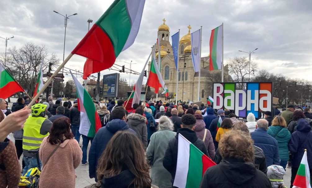 «НАТО, вон». В Софии прошел многотысячный митинг против вооружения Украины 