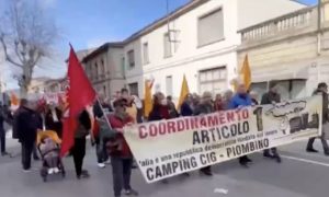Итальянский город протестует против газового терминала, который строят чтобы вытеснить дешевый российский газ американским