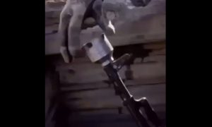 Бойцы СВО сделали дронобой из обычного АКМ