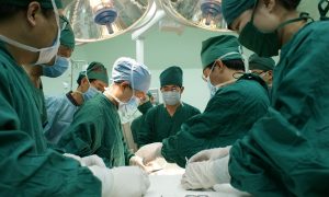 Черные трансплантологи? В украинских соцсетях все чаще появляются объявления о бесплатном лечении украинских сирот