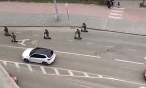 Одесских уклонистов ловят боевые самокатчики