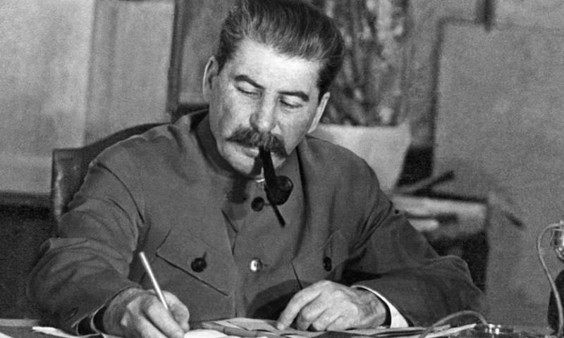 «Я приверженец очень простой позиции: он сдох»: новый директор Пушкинского музея сравнила Сталина с Микки Маусом 