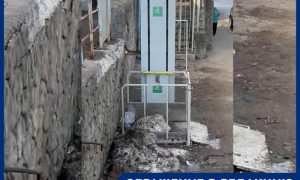 Недоступная среда: систему для подъема инвалидов завалили мусором в подмосковном Наро-Фоминске