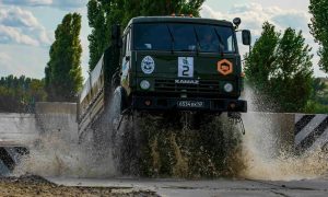 Срочников смогут отправлять в зону миротворческих операций для выполнения упрощенных задач - глава оборонного комитета Госдумы Картаполов